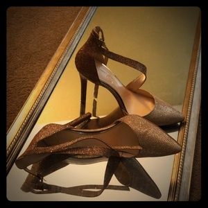 Jessica Simpson Gold Pumps